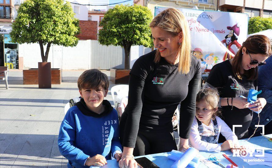 GALERÍA: "Tarde de libros" llena de juegos y literatura la Plaza Nueva