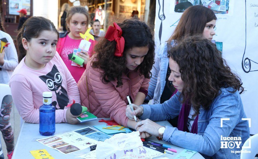 GALERÍA: "Tarde de libros" llena de juegos y literatura la Plaza Nueva