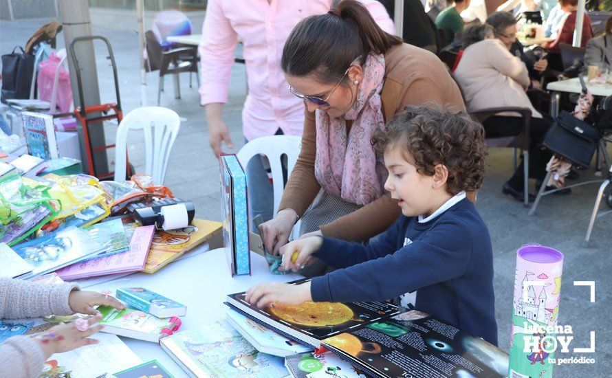 GALERÍA: "Tarde de libros" llena de juegos y literatura la Plaza Nueva