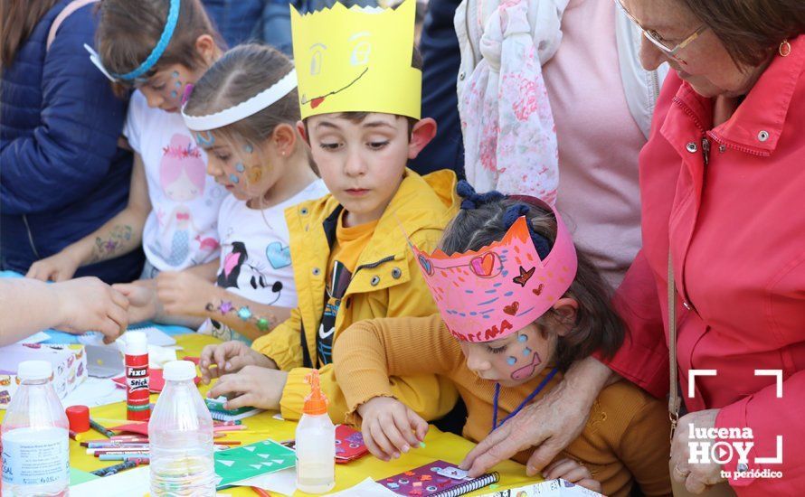 GALERÍA: "Tarde de libros" llena de juegos y literatura la Plaza Nueva