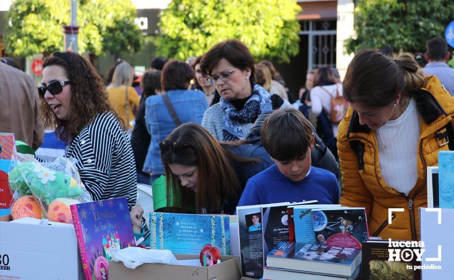 GALERÍA: "Tarde de libros" llena de juegos y literatura la Plaza Nueva