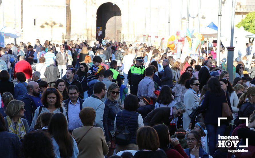 GALERÍA: "Tarde de libros" llena de juegos y literatura la Plaza Nueva