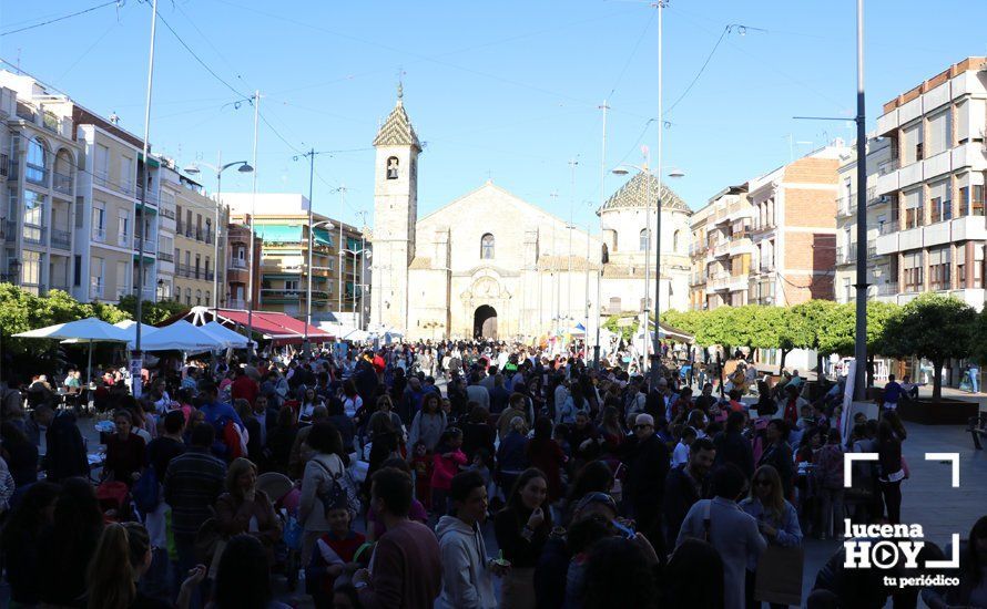 GALERÍA: "Tarde de libros" llena de juegos y literatura la Plaza Nueva