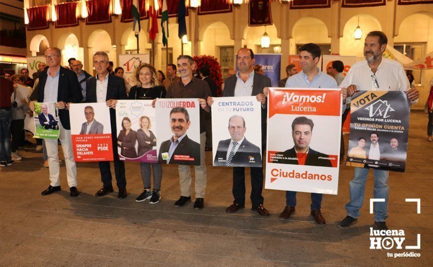  Los candidatos de los diferentes partidos, anoche en la Plaza Nueva 