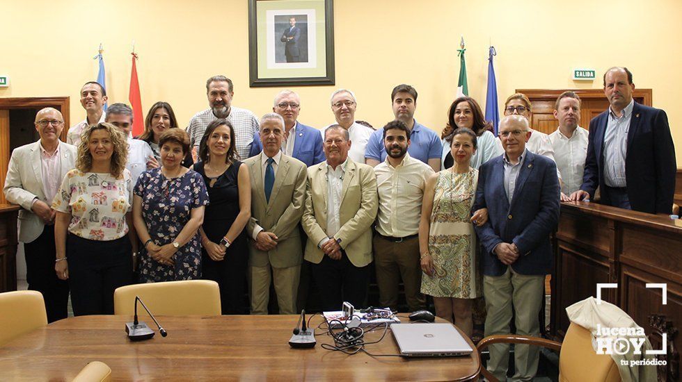  Foto de familia de la corporación municipal que hoy ha concluido su ciclo de trabajo. 