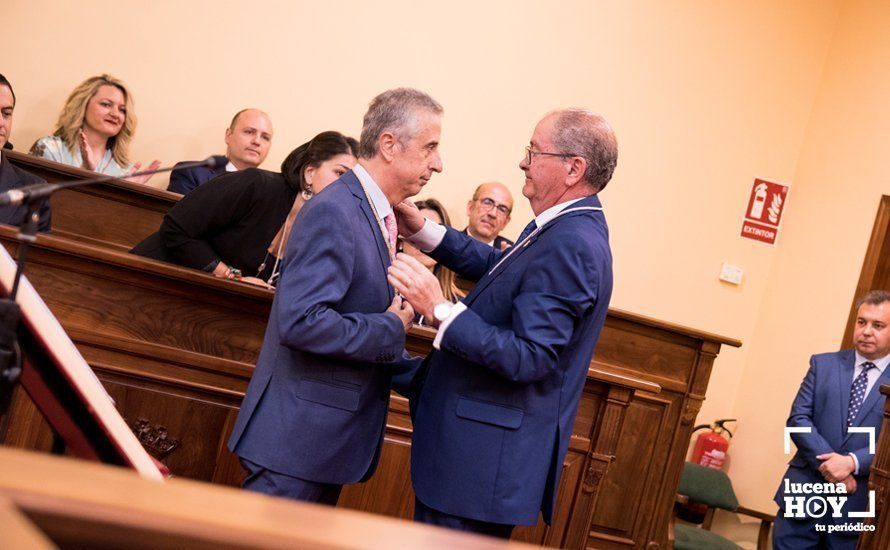 GALERÍA: Otra jornada para la historia de la democracia en Lucena. El pleno de investidura en 50 fotos GALERÍA: Otra jornada para la historia de la democracia en Lucena. El pleno de investidura en 50 fotos