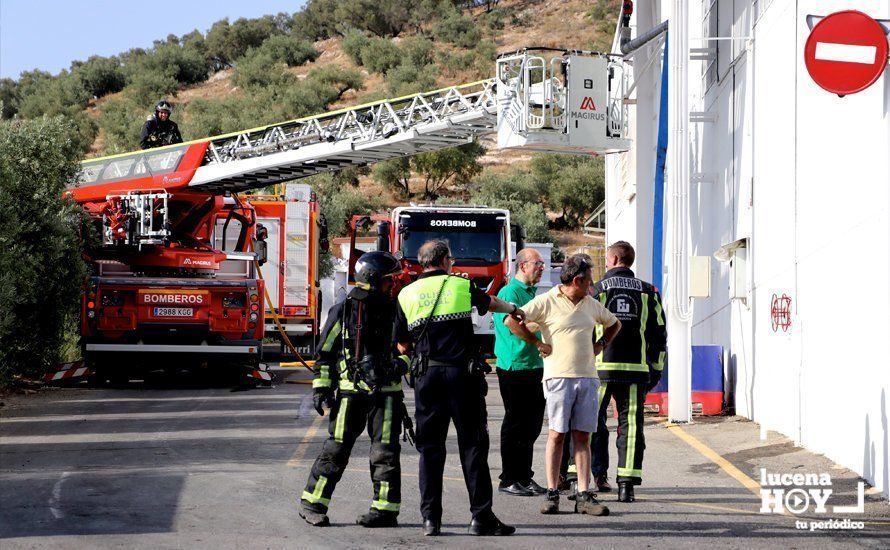 GALERÍA: Un incendio destruye parte de las instalaciones de la empresa SubReciclaje en La Sierrezuela