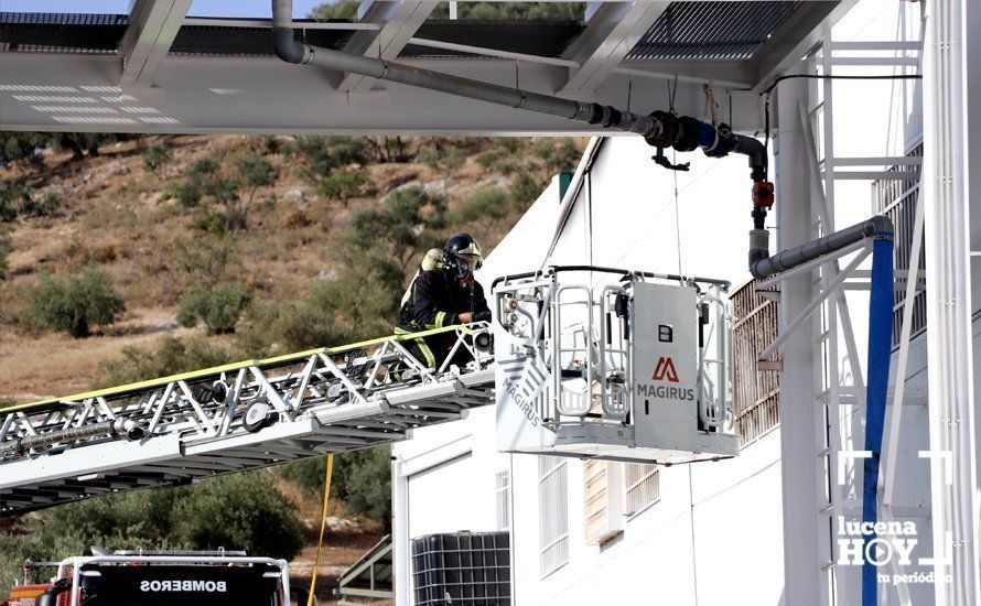 GALERÍA: Un incendio destruye parte de las instalaciones de la empresa SubReciclaje en La Sierrezuela