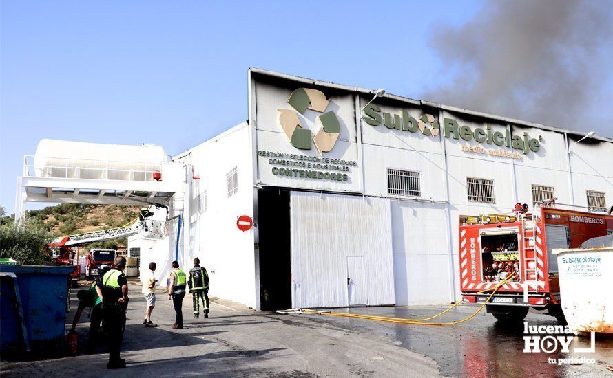 GALERÍA: Un incendio destruye parte de las instalaciones de la empresa SubReciclaje en La Sierrezuela