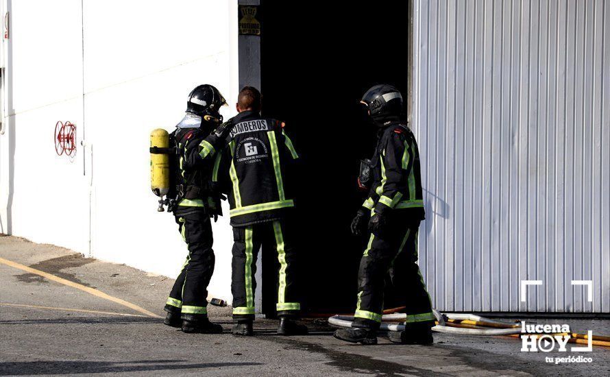 GALERÍA: Un incendio destruye parte de las instalaciones de la empresa SubReciclaje en La Sierrezuela