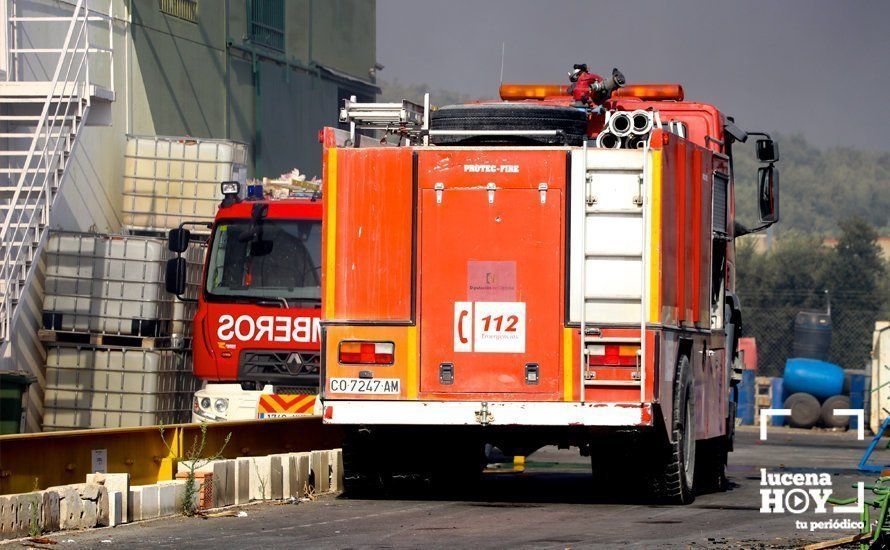 GALERÍA: Un incendio destruye parte de las instalaciones de la empresa SubReciclaje en La Sierrezuela