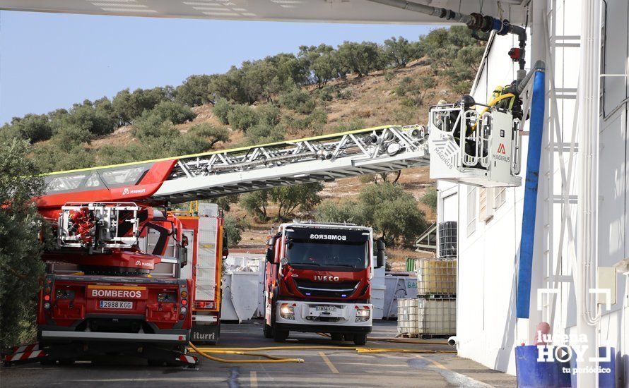 GALERÍA: Un incendio destruye parte de las instalaciones de la empresa SubReciclaje en La Sierrezuela