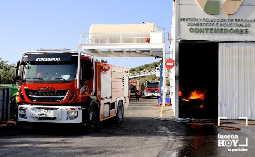 GALERÍA: Un incendio destruye parte de las instalaciones de la empresa SubReciclaje en La Sierrezuela