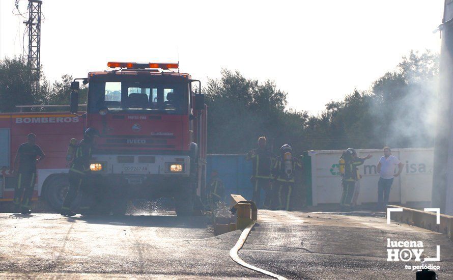 GALERÍA: Un incendio destruye parte de las instalaciones de la empresa SubReciclaje en La Sierrezuela