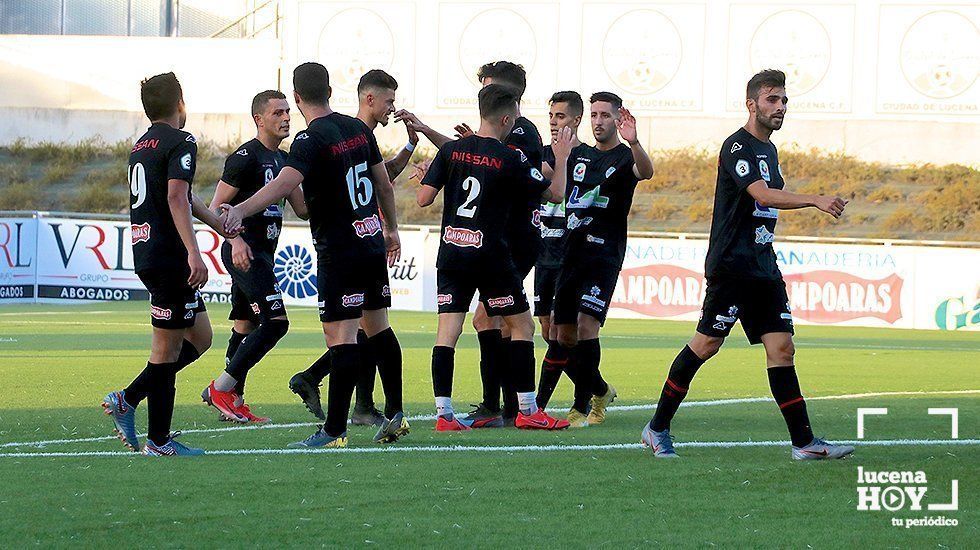  Los jugadores del Ciudad de Lucena celebran el primer gol del equipo 