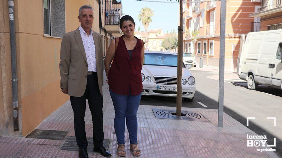 Juan Pérez y Mamen Beato en la calle Baena Juan Pérez y Mamen Beato en la calle Baena