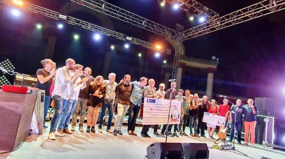  Foto "de familia" al cierre de la edición de Cabra Sound, ayer en el auditorio "Alcalde Juan Muñoz". Foto: CabraSound 