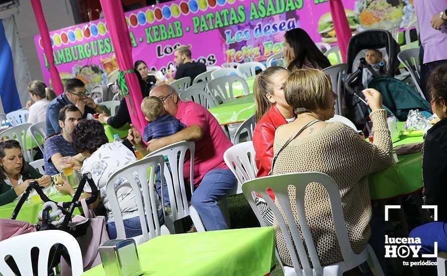 GALERÍA: De la "calle del infierno" sin ruido a la gala de Radiolé. Así vimos la primera noche de feria...