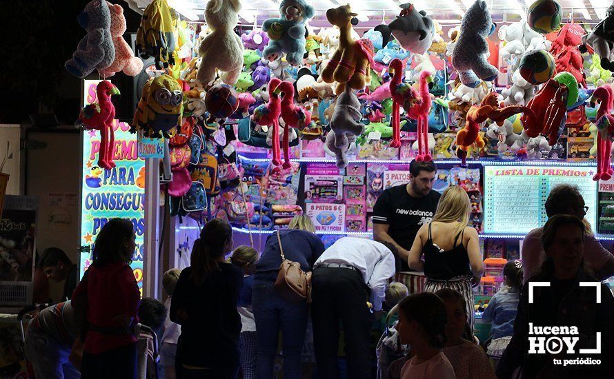 GALERÍA: De la "calle del infierno" sin ruido a la gala de Radiolé. Así vimos la primera noche de feria... GALERÍA: De la "calle del infierno" sin ruido a la gala de Radiolé. Así vimos la primera noche de feria...