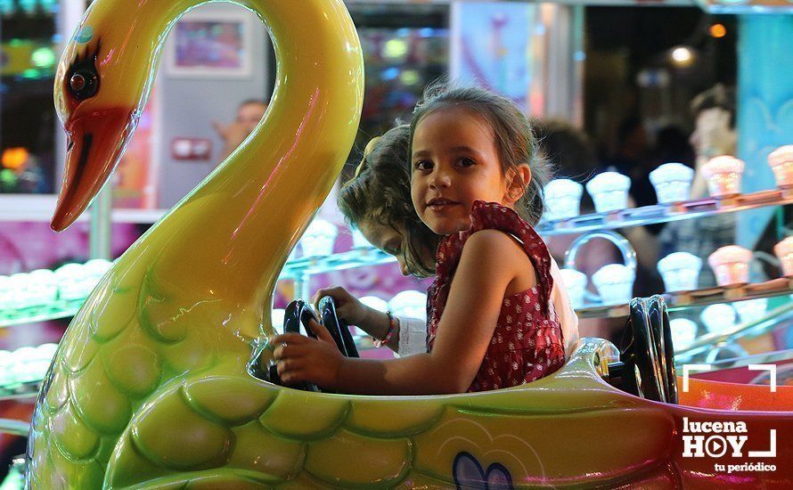 GALERÍA: De la "calle del infierno" sin ruido a la gala de Radiolé. Así vimos la primera noche de feria... GALERÍA: De la "calle del infierno" sin ruido a la gala de Radiolé. Así vimos la primera noche de feria...