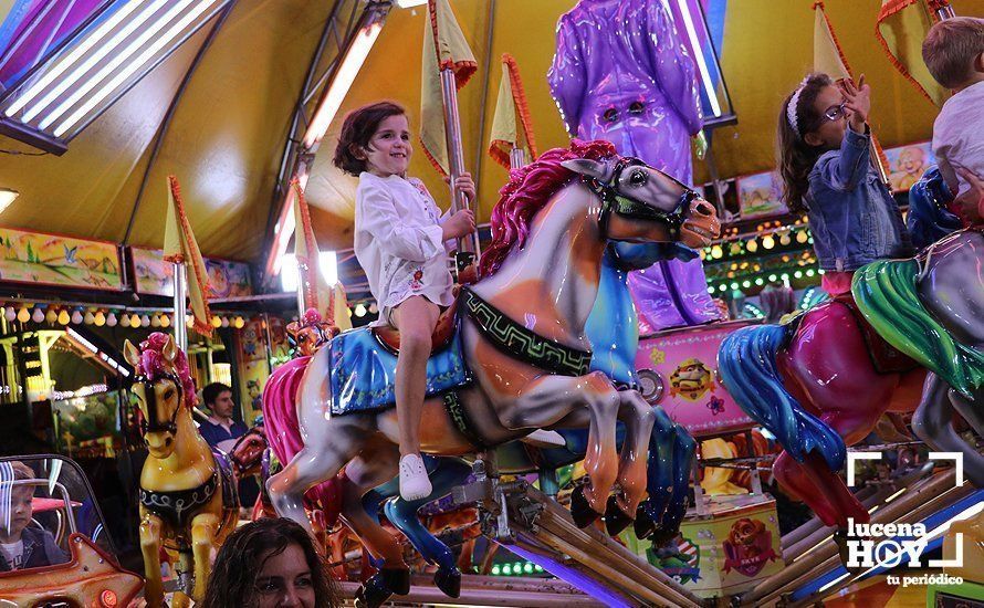 GALERÍA: De la "calle del infierno" sin ruido a la gala de Radiolé. Así vimos la primera noche de feria... GALERÍA: De la "calle del infierno" sin ruido a la gala de Radiolé. Así vimos la primera noche de feria...