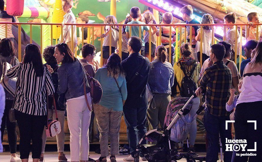 GALERÍA: De la "calle del infierno" sin ruido a la gala de Radiolé. Así vimos la primera noche de feria...