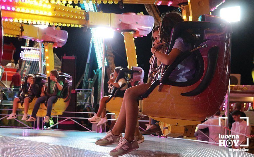 GALERÍA: De la "calle del infierno" sin ruido a la gala de Radiolé. Así vimos la primera noche de feria... GALERÍA: De la "calle del infierno" sin ruido a la gala de Radiolé. Así vimos la primera noche de feria...