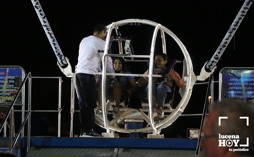 GALERÍA: De la "calle del infierno" sin ruido a la gala de Radiolé. Así vimos la primera noche de feria... GALERÍA: De la "calle del infierno" sin ruido a la gala de Radiolé. Así vimos la primera noche de feria...
