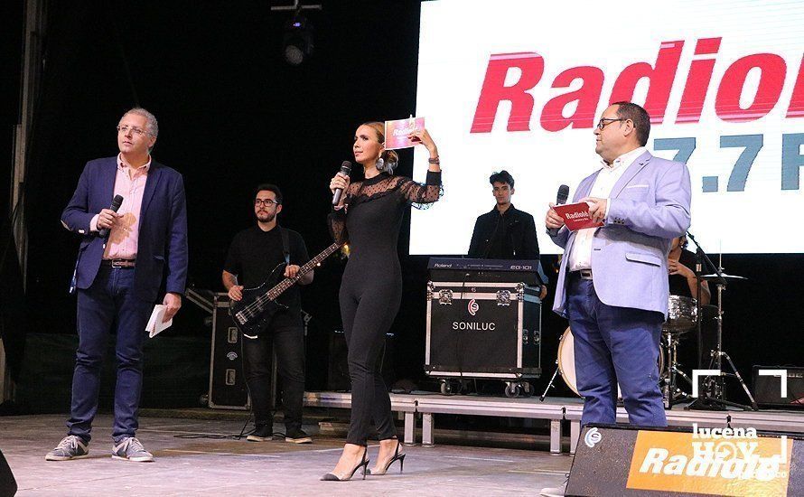 GALERÍA: De la "calle del infierno" sin ruido a la gala de Radiolé. Así vimos la primera noche de feria... GALERÍA: De la "calle del infierno" sin ruido a la gala de Radiolé. Así vimos la primera noche de feria...