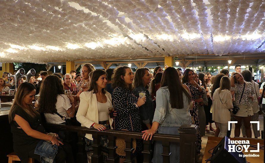 GALERÍA: De la "calle del infierno" sin ruido a la gala de Radiolé. Así vimos la primera noche de feria...