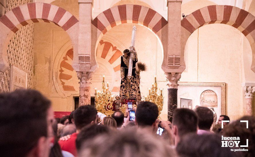 GALERÍA: La devoción nazarena de Lucena llena la Mezquita Catedral de Córdoba