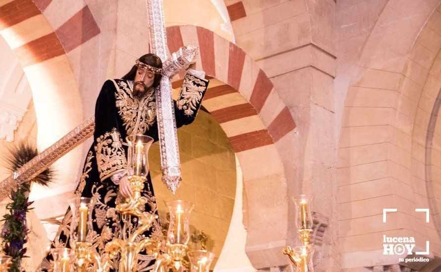 GALERÍA: La devoción nazarena de Lucena llena la Mezquita Catedral de Córdoba