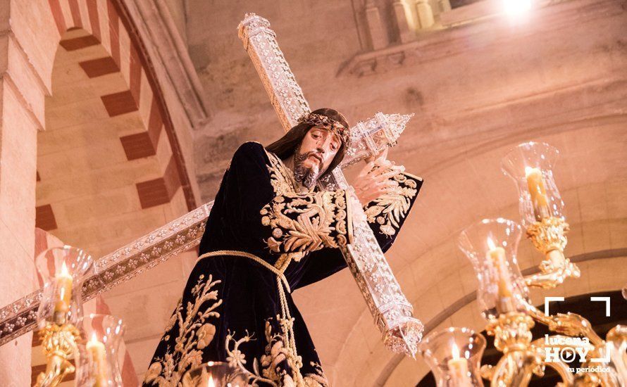 GALERÍA: La devoción nazarena de Lucena llena la Mezquita Catedral de Córdoba