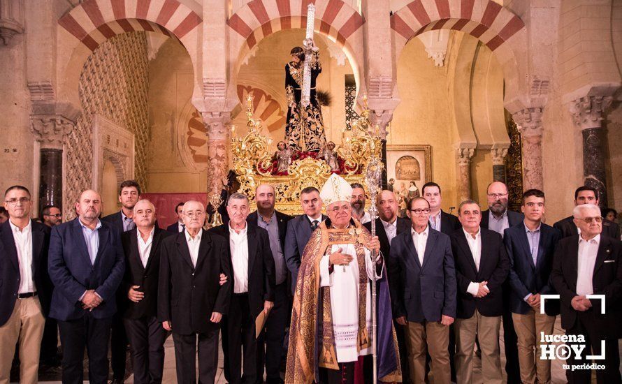 GALERÍA: La devoción nazarena de Lucena llena la Mezquita Catedral de Córdoba