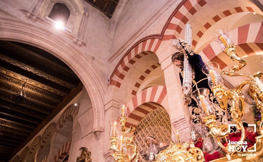 GALERÍA: La devoción nazarena de Lucena llena la Mezquita Catedral de Córdoba