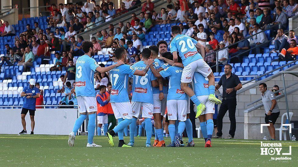  Los jugadores del Ciudad de Lucena celebran el único gol del partido 