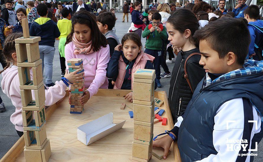 GALERÍA: La Plaza Nueva se llena de actividades saludables de la mano de las asociaciones locales