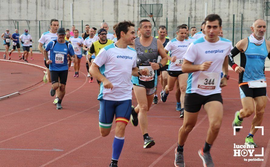 GALERÍA I: XXI Carrera Popular Ciudad de Lucena: Todo el mundo a correr: La salida y el recorrido urbano