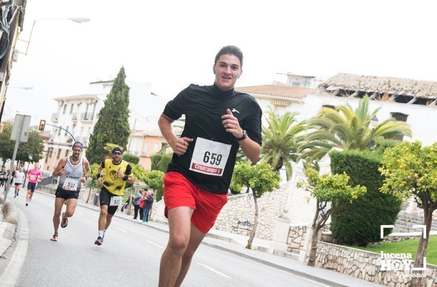 GALERÍA I: XXI Carrera Popular Ciudad de Lucena: Todo el mundo a correr: La salida y el recorrido urbano