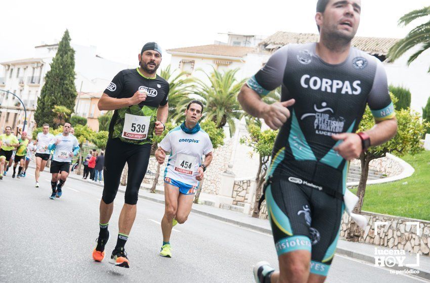 GALERÍA I: XXI Carrera Popular Ciudad de Lucena: Todo el mundo a correr: La salida y el recorrido urbano