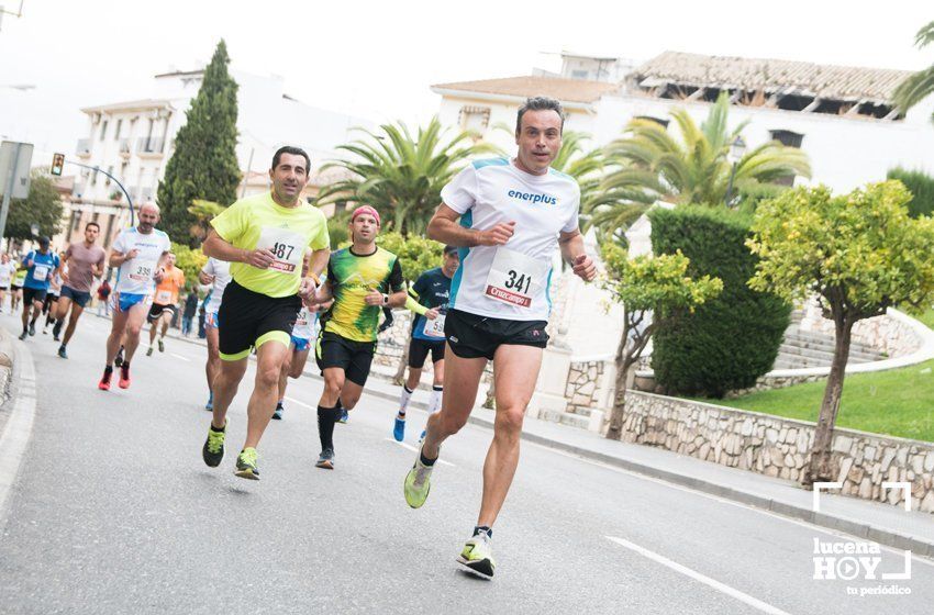 GALERÍA I: XXI Carrera Popular Ciudad de Lucena: Todo el mundo a correr: La salida y el recorrido urbano