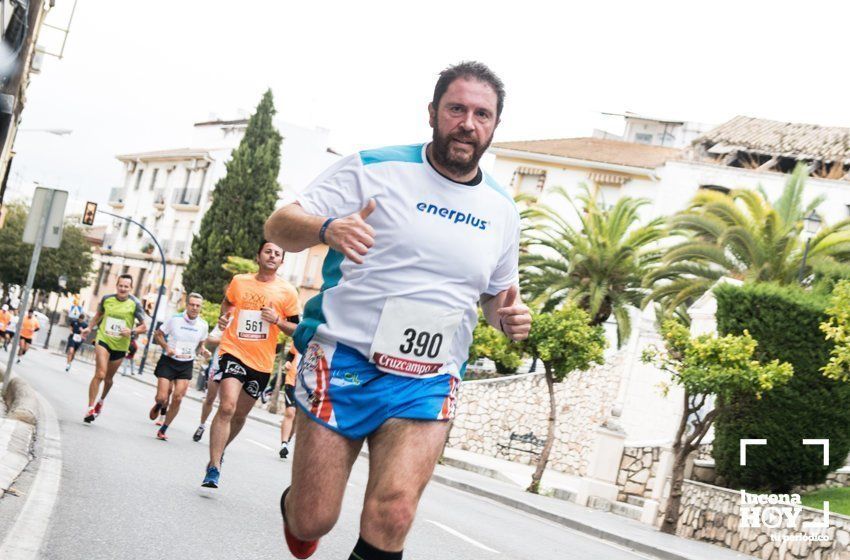 GALERÍA I: XXI Carrera Popular Ciudad de Lucena: Todo el mundo a correr: La salida y el recorrido urbano