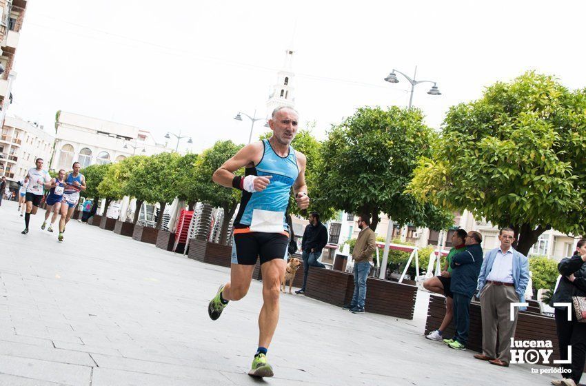 GALERÍA I: XXI Carrera Popular Ciudad de Lucena: Todo el mundo a correr: La salida y el recorrido urbano