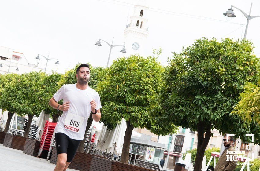 GALERÍA I: XXI Carrera Popular Ciudad de Lucena: Todo el mundo a correr: La salida y el recorrido urbano
