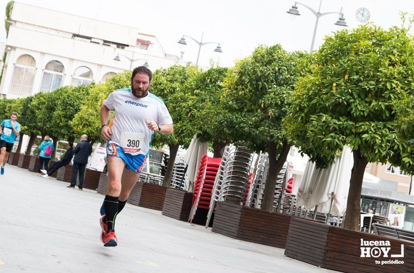 GALERÍA I: XXI Carrera Popular Ciudad de Lucena: Todo el mundo a correr: La salida y el recorrido urbano