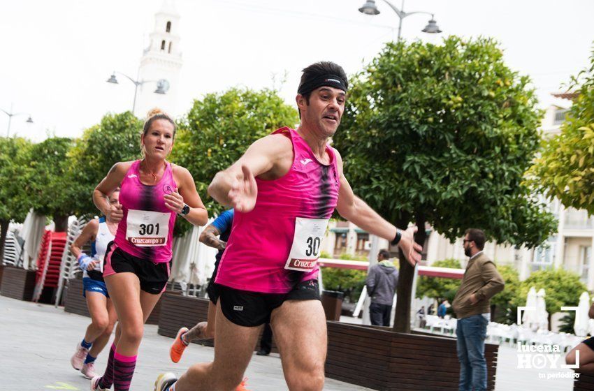 GALERÍA I: XXI Carrera Popular Ciudad de Lucena: Todo el mundo a correr: La salida y el recorrido urbano