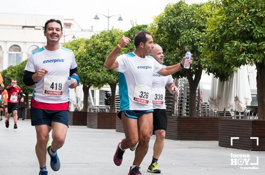 GALERÍA I: XXI Carrera Popular Ciudad de Lucena: Todo el mundo a correr: La salida y el recorrido urbano