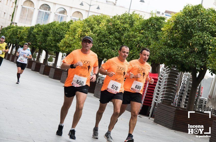 GALERÍA I: XXI Carrera Popular Ciudad de Lucena: Todo el mundo a correr: La salida y el recorrido urbano