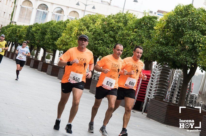 GALERÍA I: XXI Carrera Popular Ciudad de Lucena: Todo el mundo a correr: La salida y el recorrido urbano