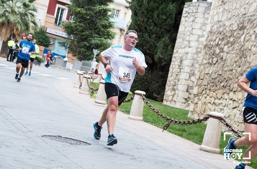 GALERÍA I: XXI Carrera Popular Ciudad de Lucena: Todo el mundo a correr: La salida y el recorrido urbano